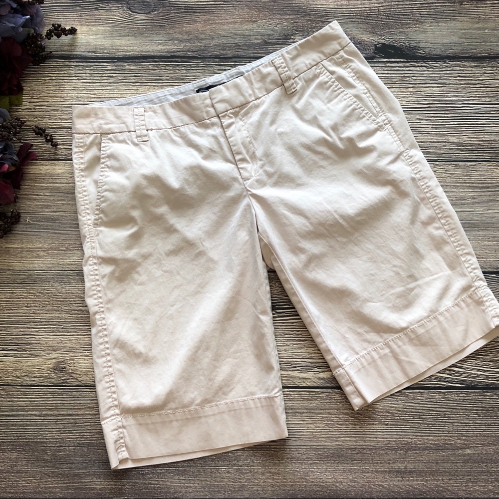 GAP stretch walking shorts light tan/cream sz 4